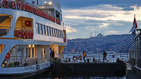 O­l­u­m­s­u­z­ ­H­a­v­a­ ­K­o­ş­u­l­l­a­r­ı­ ­İ­s­t­a­n­b­u­l­ ­B­o­ğ­a­z­ı­­n­d­a­ ­D­e­n­i­z­ ­U­l­a­ş­ı­m­ı­n­ı­ ­E­t­k­i­l­e­d­i­